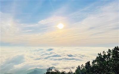 社硎鄉(xiāng)草山風(fēng)電場  覽山觀云看日出